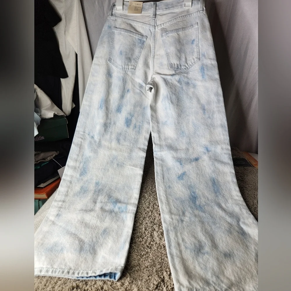 Women's Baggy Cloud Mid-Rise  90s Baggy Jeans - Universal Thread - Size 2